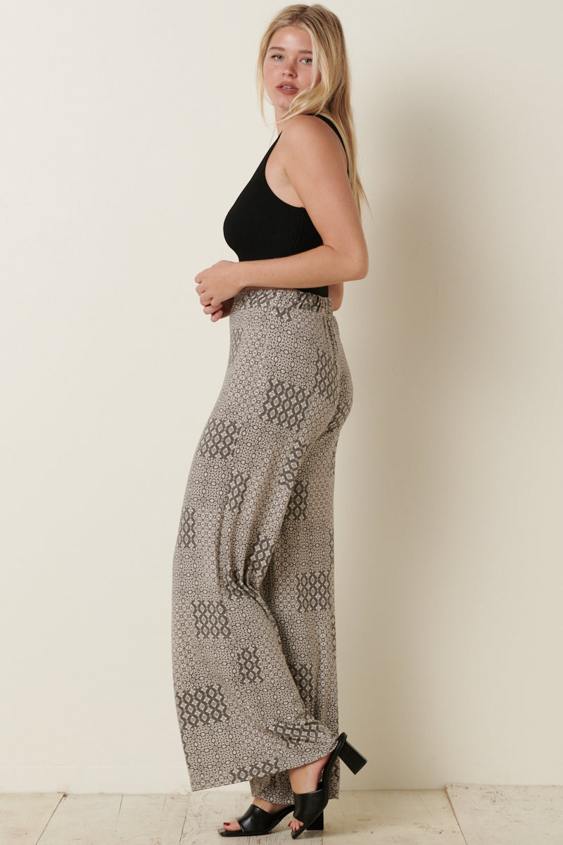 THE MOMENT CROP TOP (BLACK)